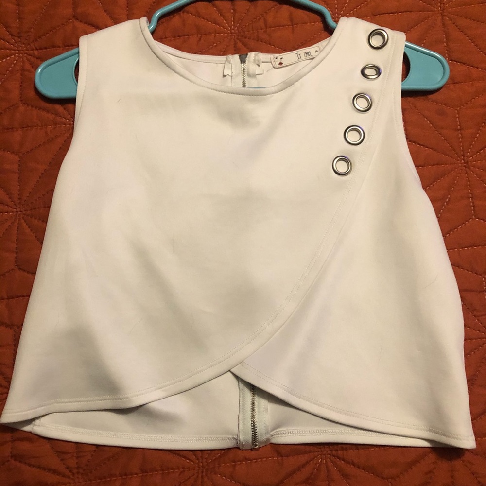 White crossed crop